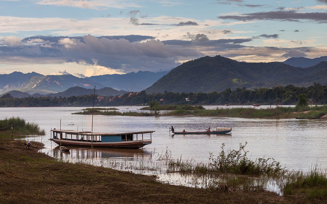 Mekong Sunset Teak Yacht